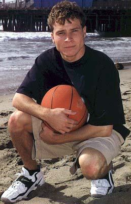 b_w_ball.jpg